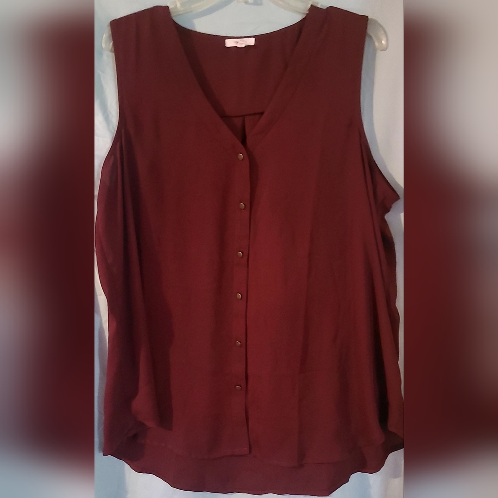 EUC, Maurices Size XXL, Maroon, Sleeveless, Button Down Blouse